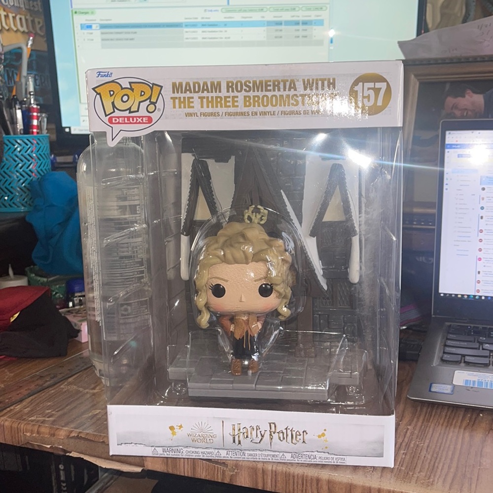 Harry Potter funko pop Madam rosmerta with the three broomsticks - Picture 1 of 4